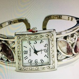 Stainless steel quartz ladies watch.glass and acrylic